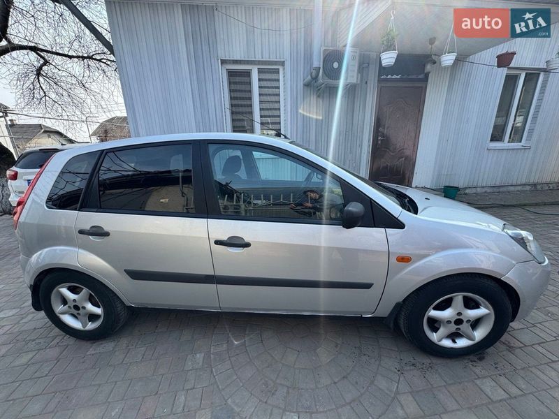 Хэтчбек Ford Fiesta 2006 в Бурштыне