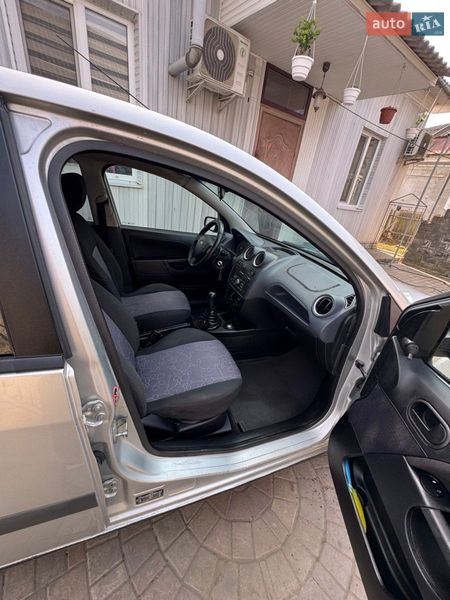 Хэтчбек Ford Fiesta 2006 в Бурштыне