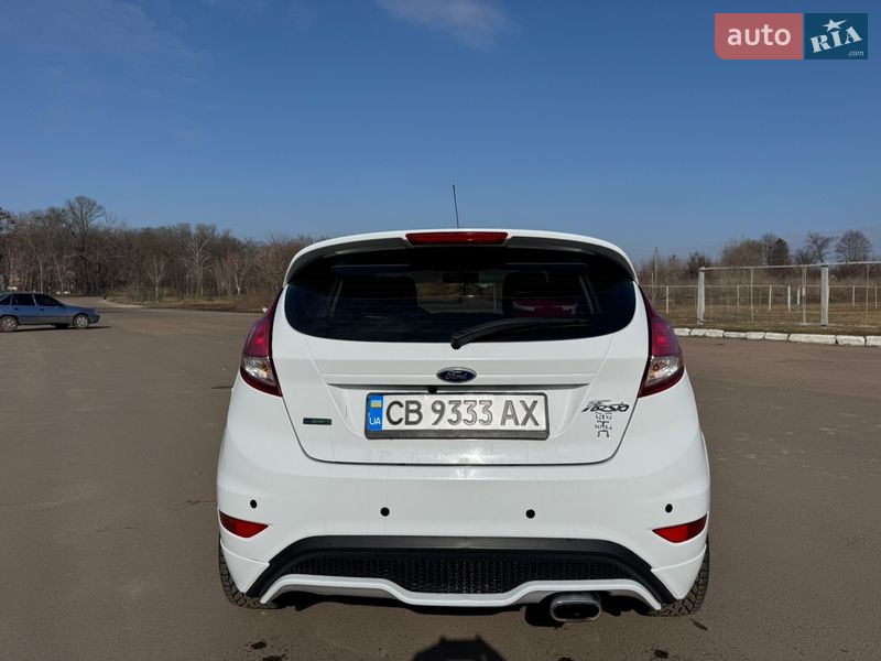 Хэтчбек Ford Fiesta 2015 в Прилуках