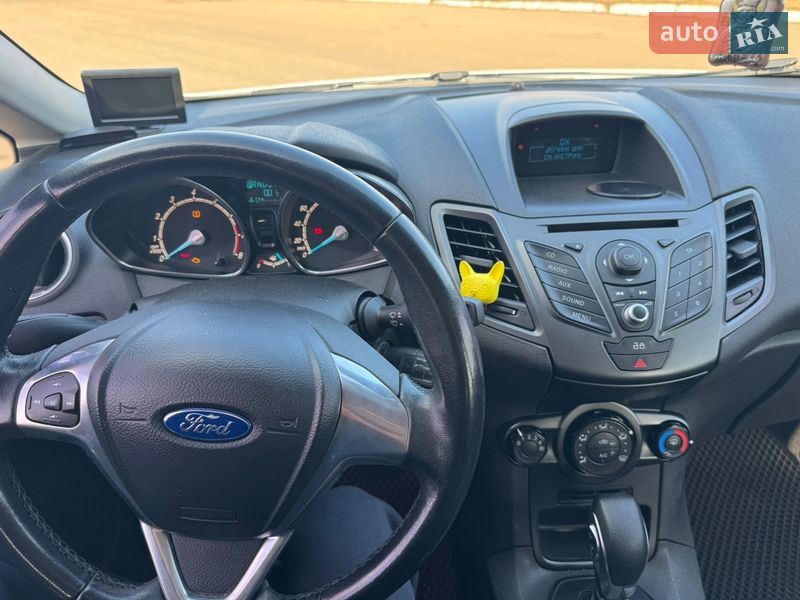 Хэтчбек Ford Fiesta 2015 в Прилуках