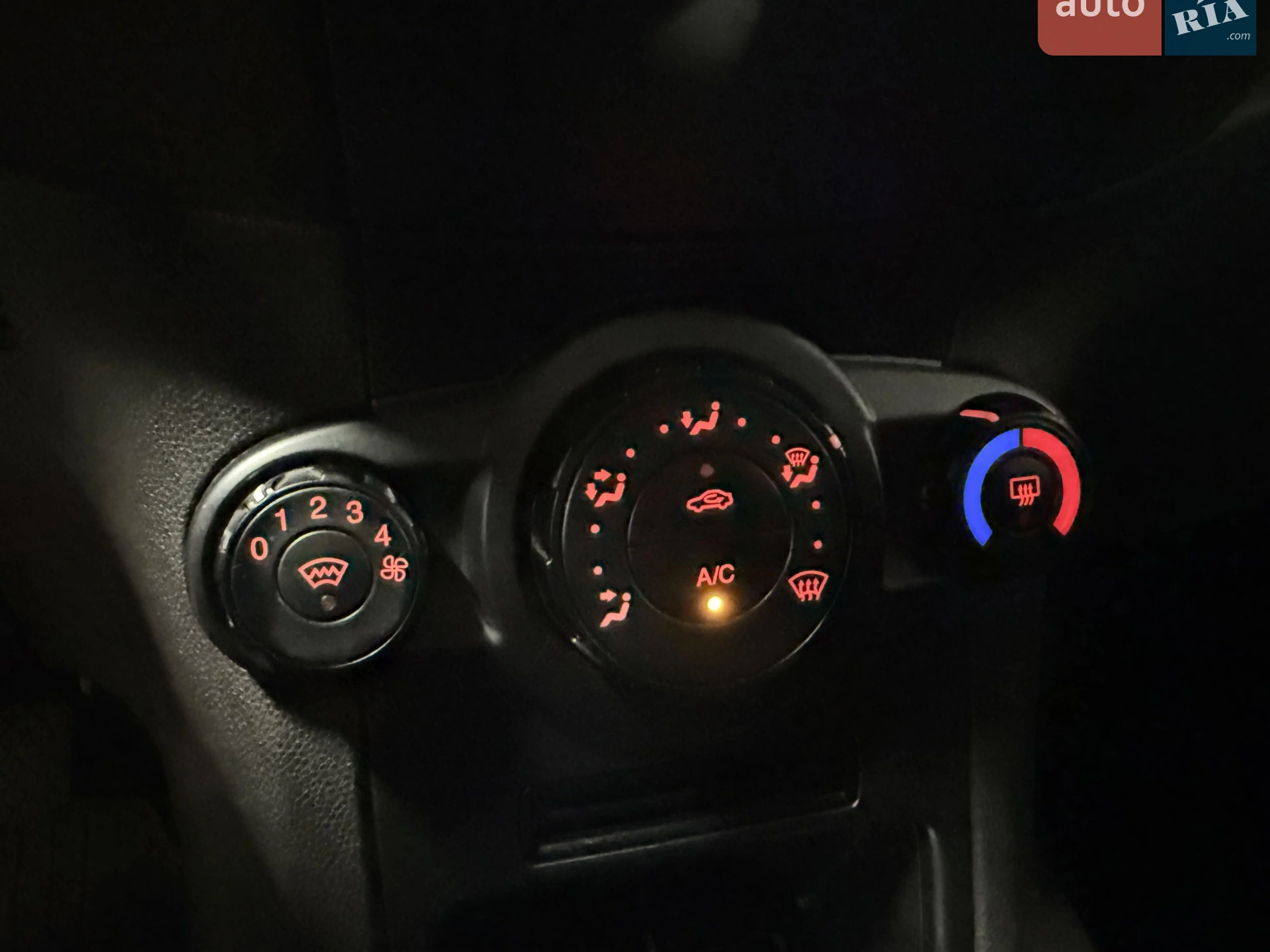 2013 Ford Fiesta - мініатюра 28
