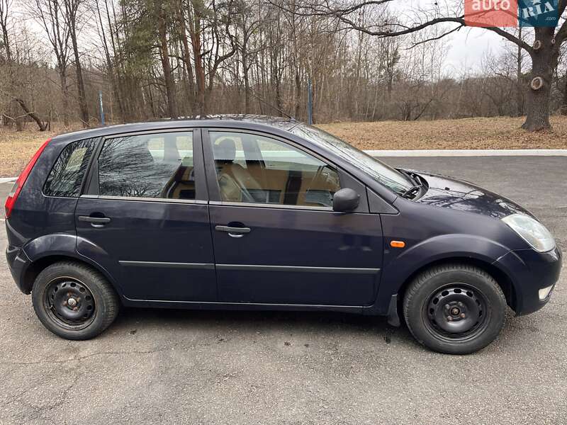 Хэтчбек Ford Fiesta 2004 в Радомышле