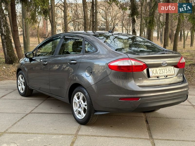 Седан Ford Fiesta 2015 в Киеве