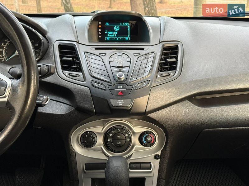 Седан Ford Fiesta 2015 в Киеве