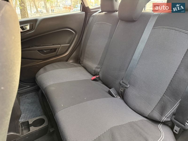 Седан Ford Fiesta 2015 в Киеве