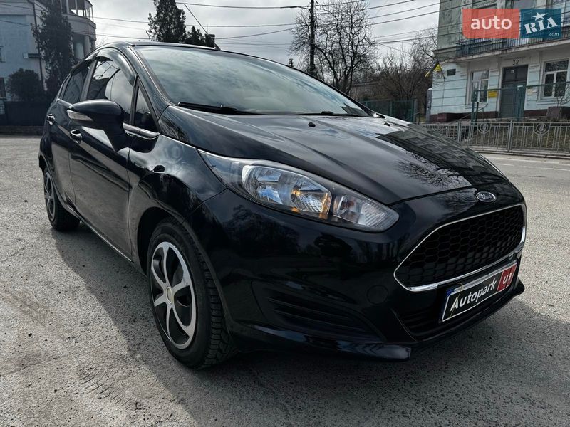 Хетчбек Ford Fiesta 2016 в Києві