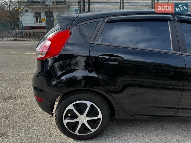 Хетчбек Ford Fiesta 2016 в Києві