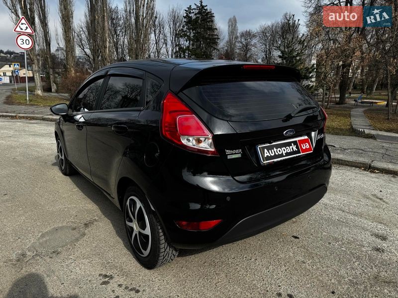 Хетчбек Ford Fiesta 2016 в Києві