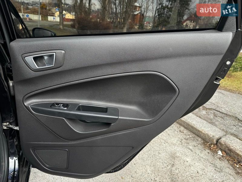 Хетчбек Ford Fiesta 2016 в Києві