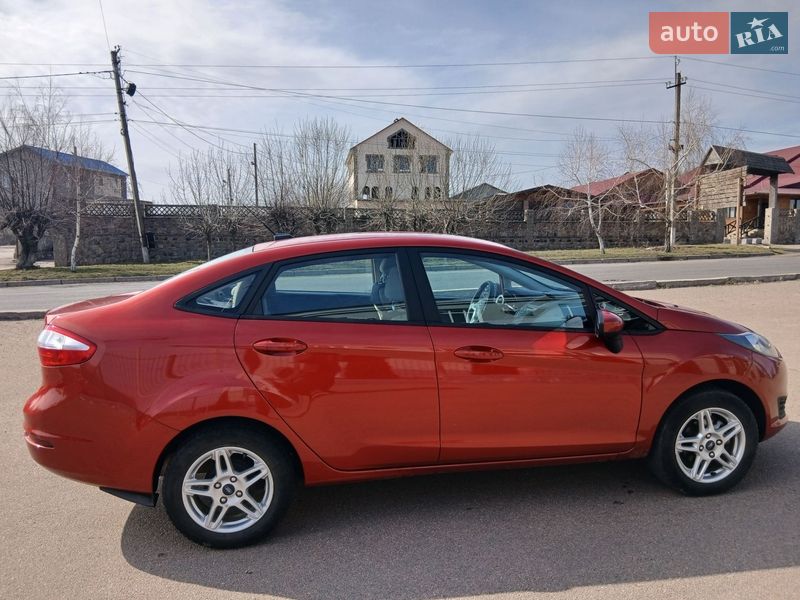 Седан Ford Fiesta 2018 в Первомайську