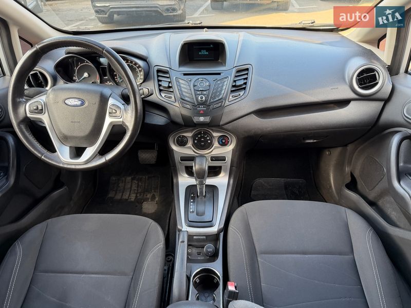 Хэтчбек Ford Fiesta 2015 в Киеве