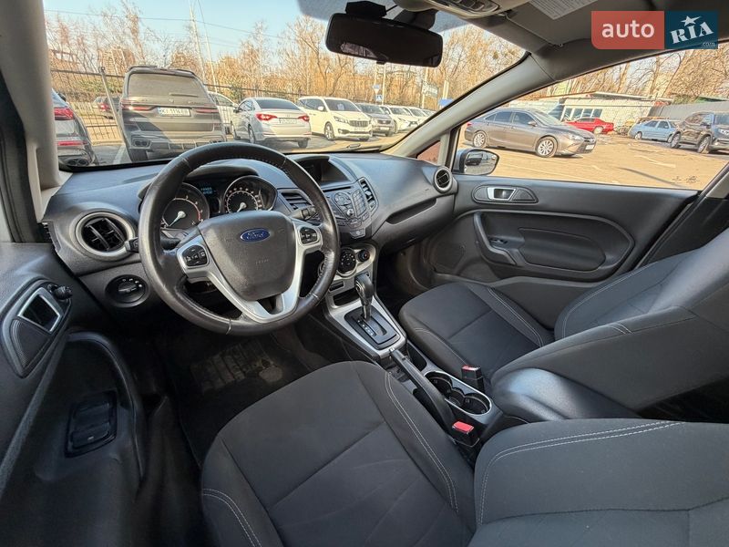 Хэтчбек Ford Fiesta 2015 в Киеве