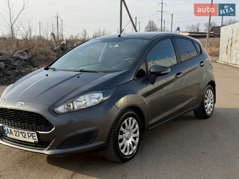 Хэтчбек Ford Fiesta 2016 в Киеве