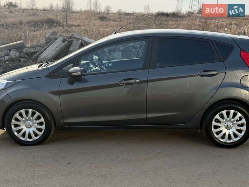 Хэтчбек Ford Fiesta 2016 в Киеве