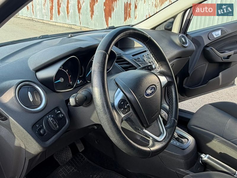Хэтчбек Ford Fiesta 2016 в Киеве