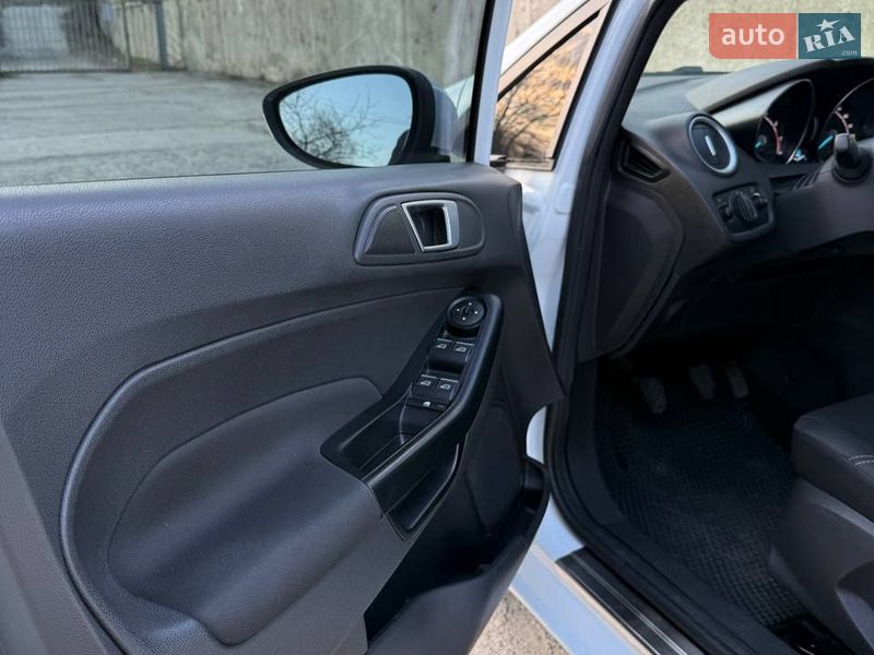 Хэтчбек Ford Fiesta 2017 в Днепре