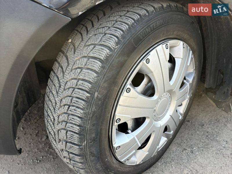 Хэтчбек Ford Fiesta 2002 в Кременце фото 6 Хэтчбек Ford Fiesta 2002 в Кременце