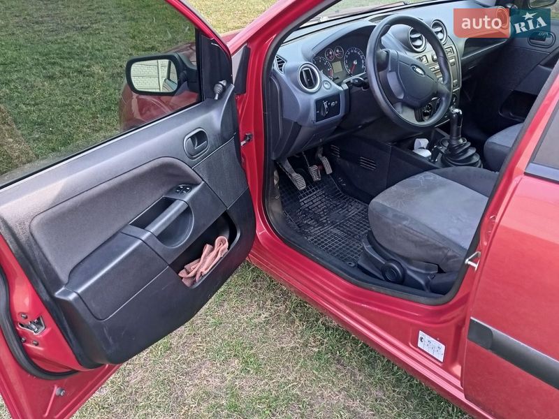 Хетчбек Ford Fiesta 2006 в Дубні