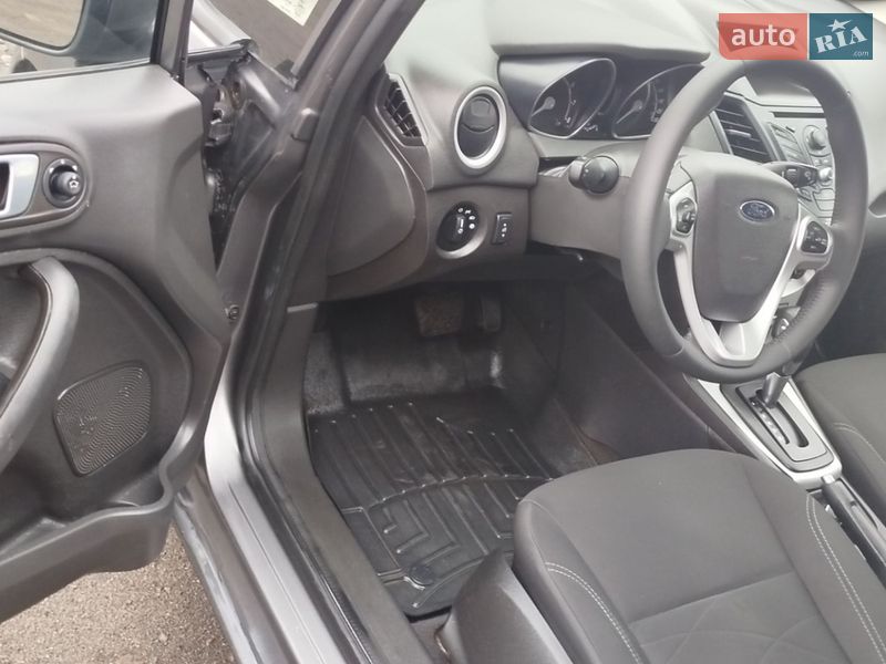 Седан Ford Fiesta 2013 в Измаиле