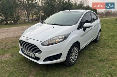Хетчбек Ford Fiesta 2015 в Рівному