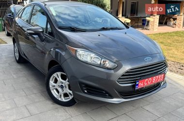 Седан Ford Fiesta 2015 в Львове