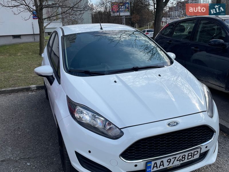 Хетчбек Ford Fiesta 2016 в Києві