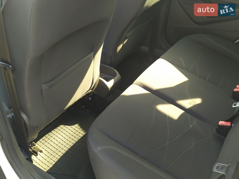 Хетчбек Ford Fiesta 2016 в Чернівцях