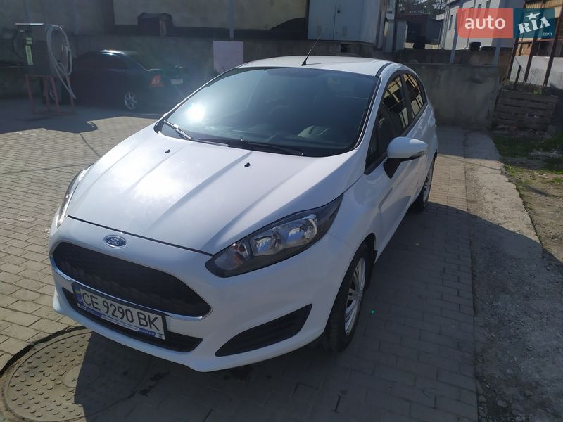 Хетчбек Ford Fiesta 2016 в Чернівцях