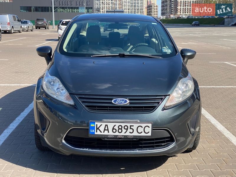 Седан Ford Fiesta 2010 в Киеве