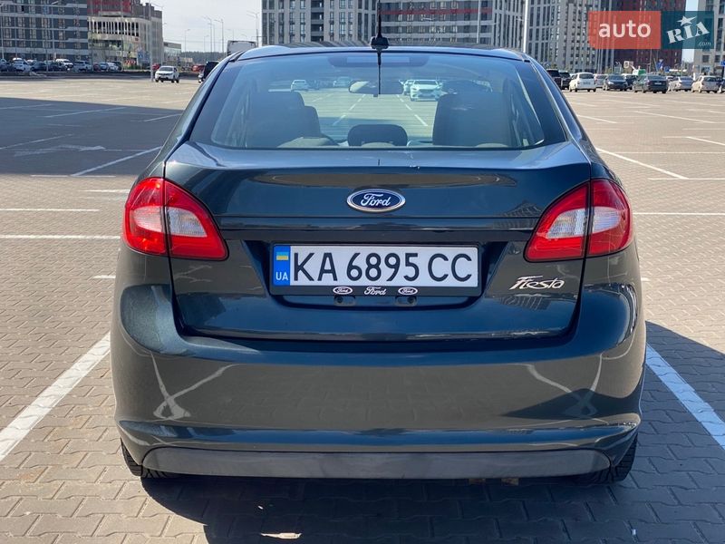 Седан Ford Fiesta 2010 в Киеве