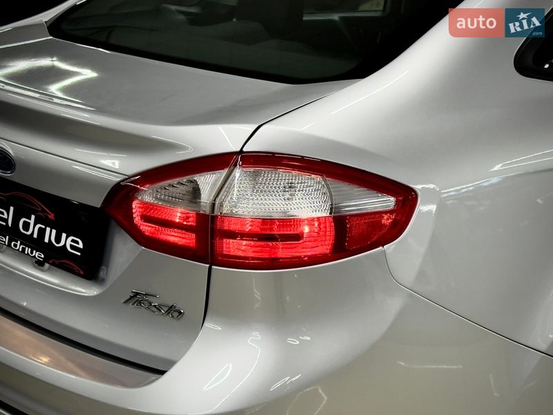 Седан Ford Fiesta 2013 в Николаеве