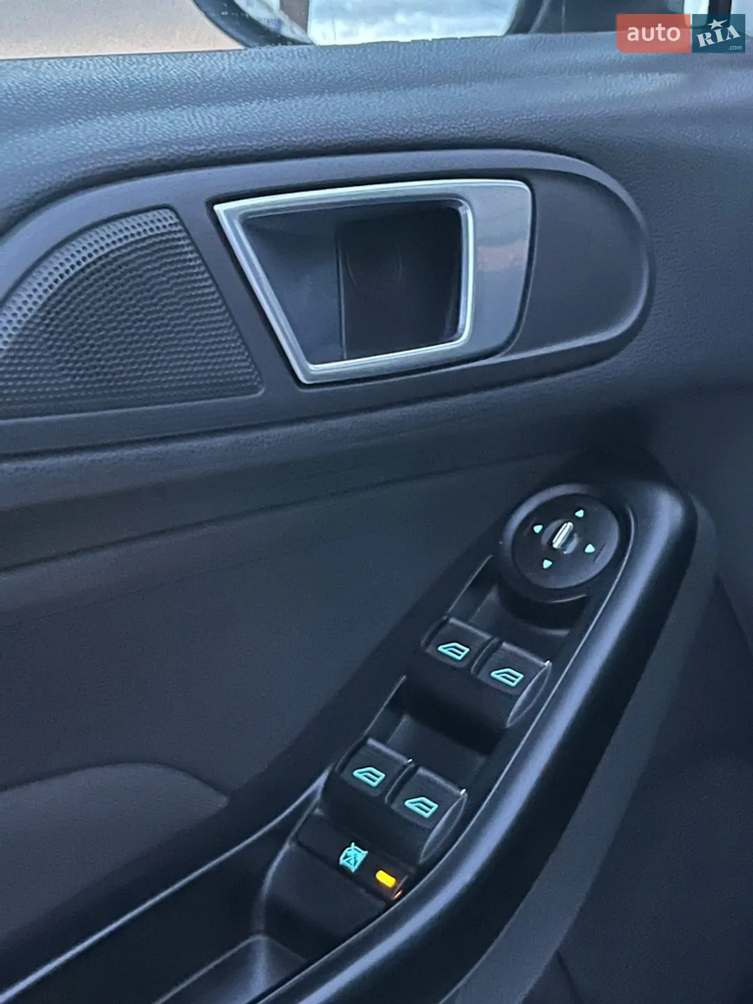 2013 Ford Fiesta - мініатюра 11