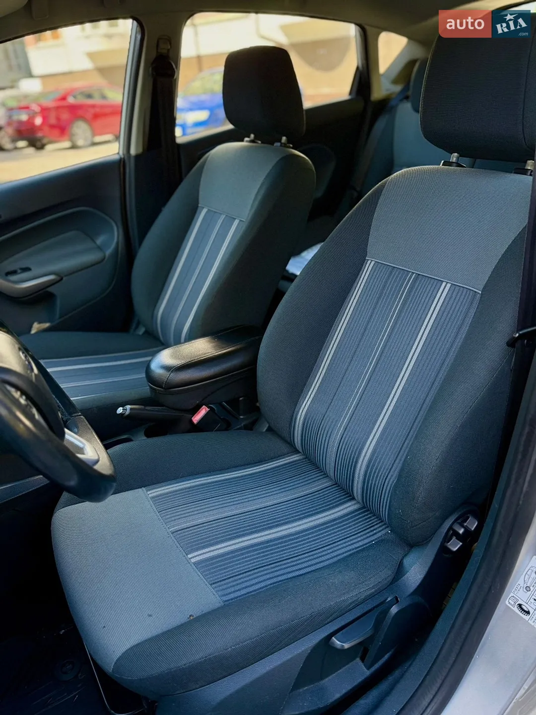 2010 Ford Fiesta - мініатюра 18