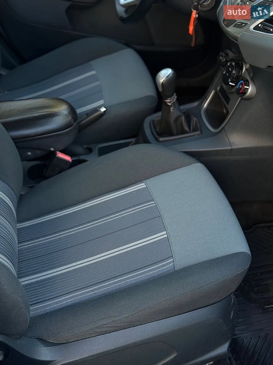 2010 Ford Fiesta - мініатюра 24