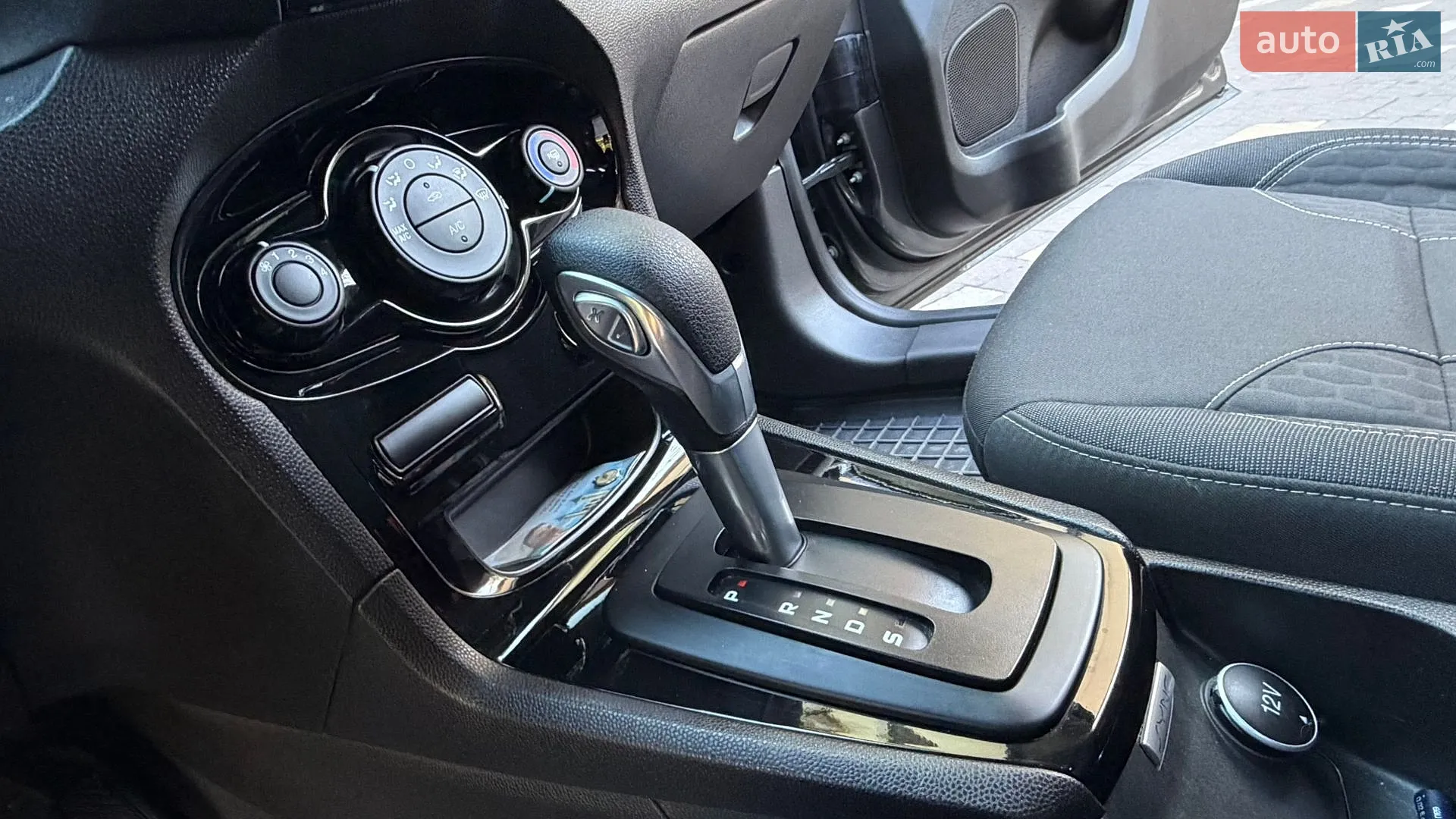 2018 Ford Fiesta - мініатюра 40