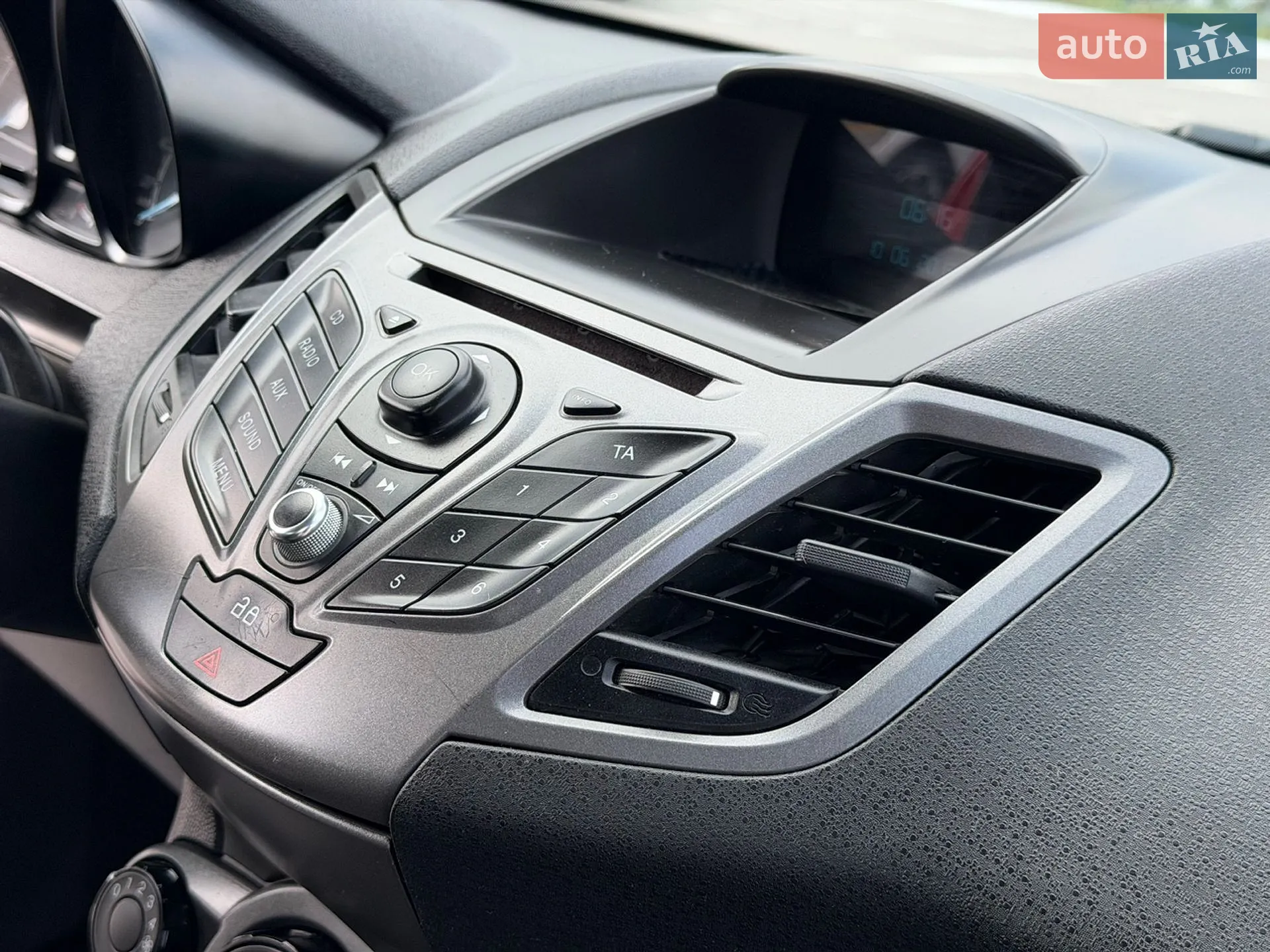 2013 Ford Fiesta - мініатюра 27