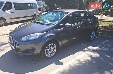 Седан Ford Fiesta 2017 в Чернівцях
