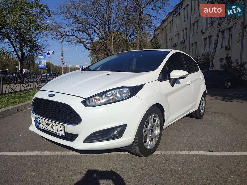 Хетчбек Ford Fiesta 2016 в Києві