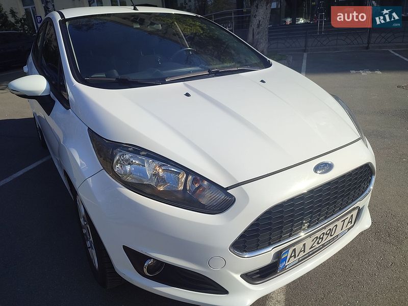 Хетчбек Ford Fiesta 2016 в Києві