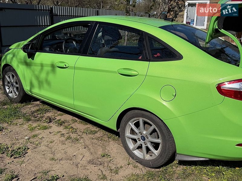 Седан Ford Fiesta 2014 в Чернигове