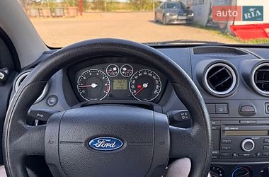 Хэтчбек Ford Fiesta 2006 в Отынии