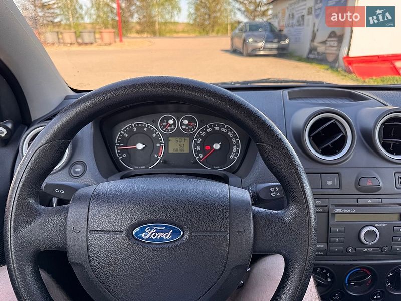 Хэтчбек Ford Fiesta 2006 в Отынии