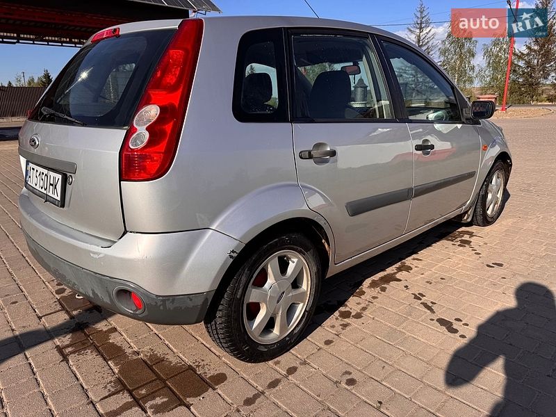 Хэтчбек Ford Fiesta 2006 в Отынии