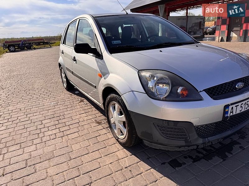 Хэтчбек Ford Fiesta 2006 в Отынии