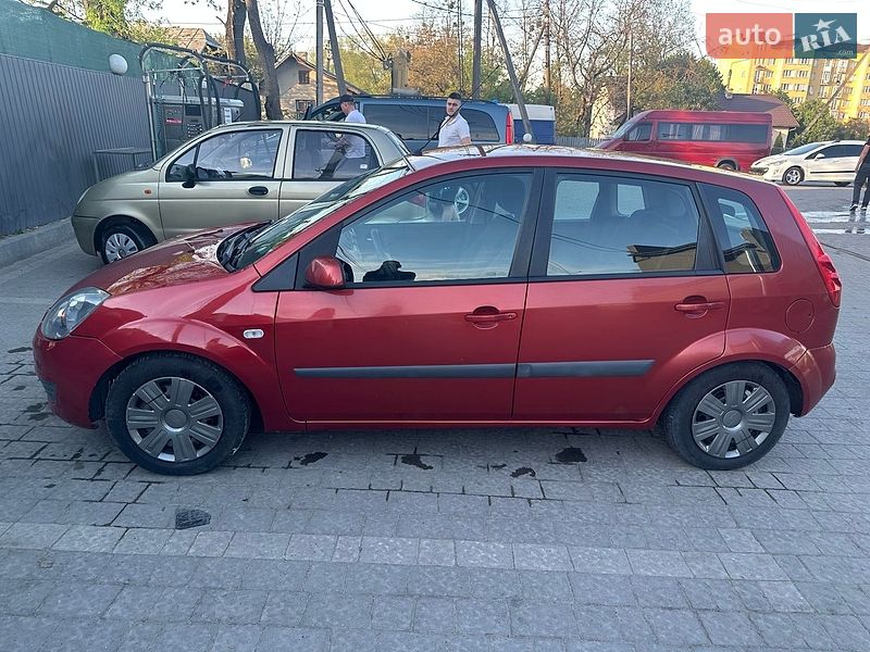 Хэтчбек Ford Fiesta 2008 в Ивано-Франковске