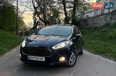 Хэтчбек Ford Fiesta 2014 в Остроге