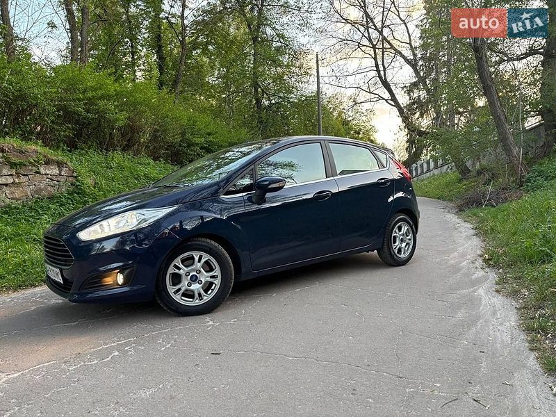 Хэтчбек Ford Fiesta 2014 в Остроге