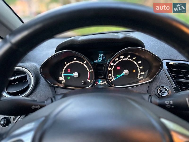 Хэтчбек Ford Fiesta 2014 в Остроге