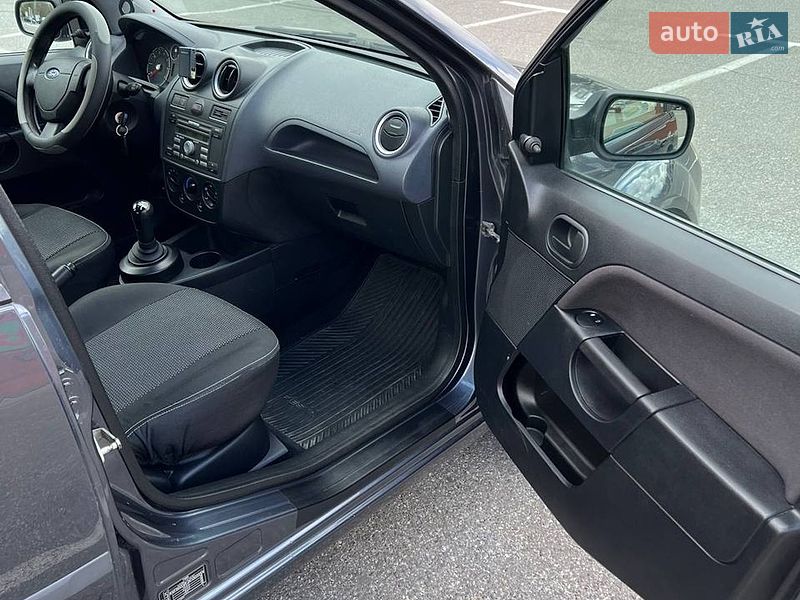 Хэтчбек Ford Fiesta 2007 в Киеве