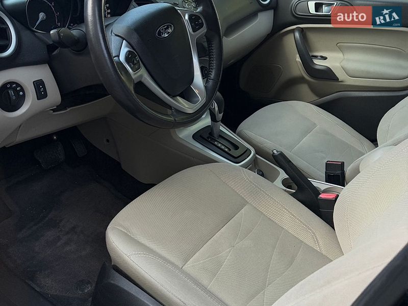 Хэтчбек Ford Fiesta 2016 в Львове